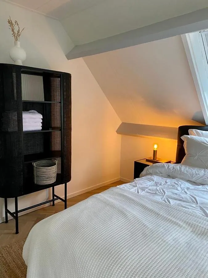 Guest house Guesthouse At The Amstel River With 2Br 2Ba And Garden Amstelveen