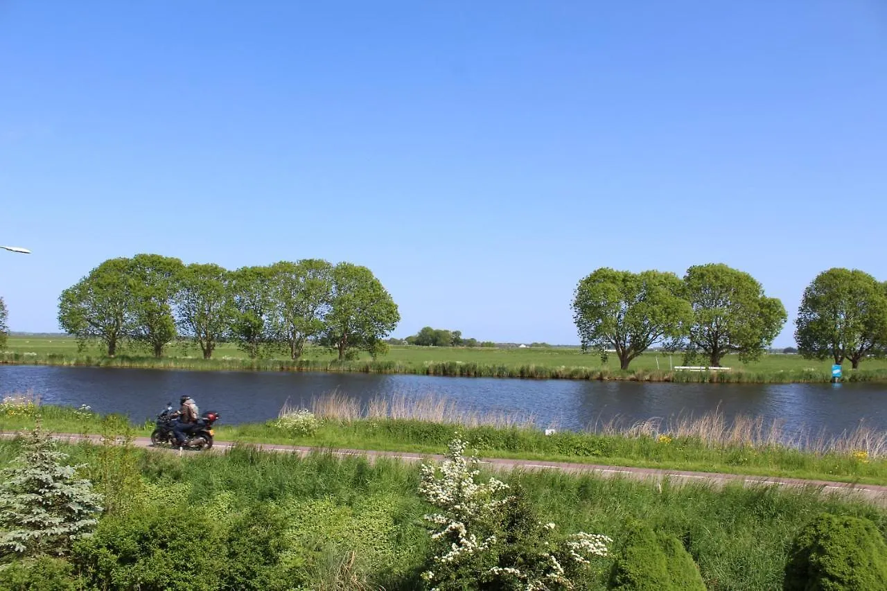 Guesthouse At The Amstel River With 2Br 2Ba And Garden Amstelveen 0*,  Netherlands