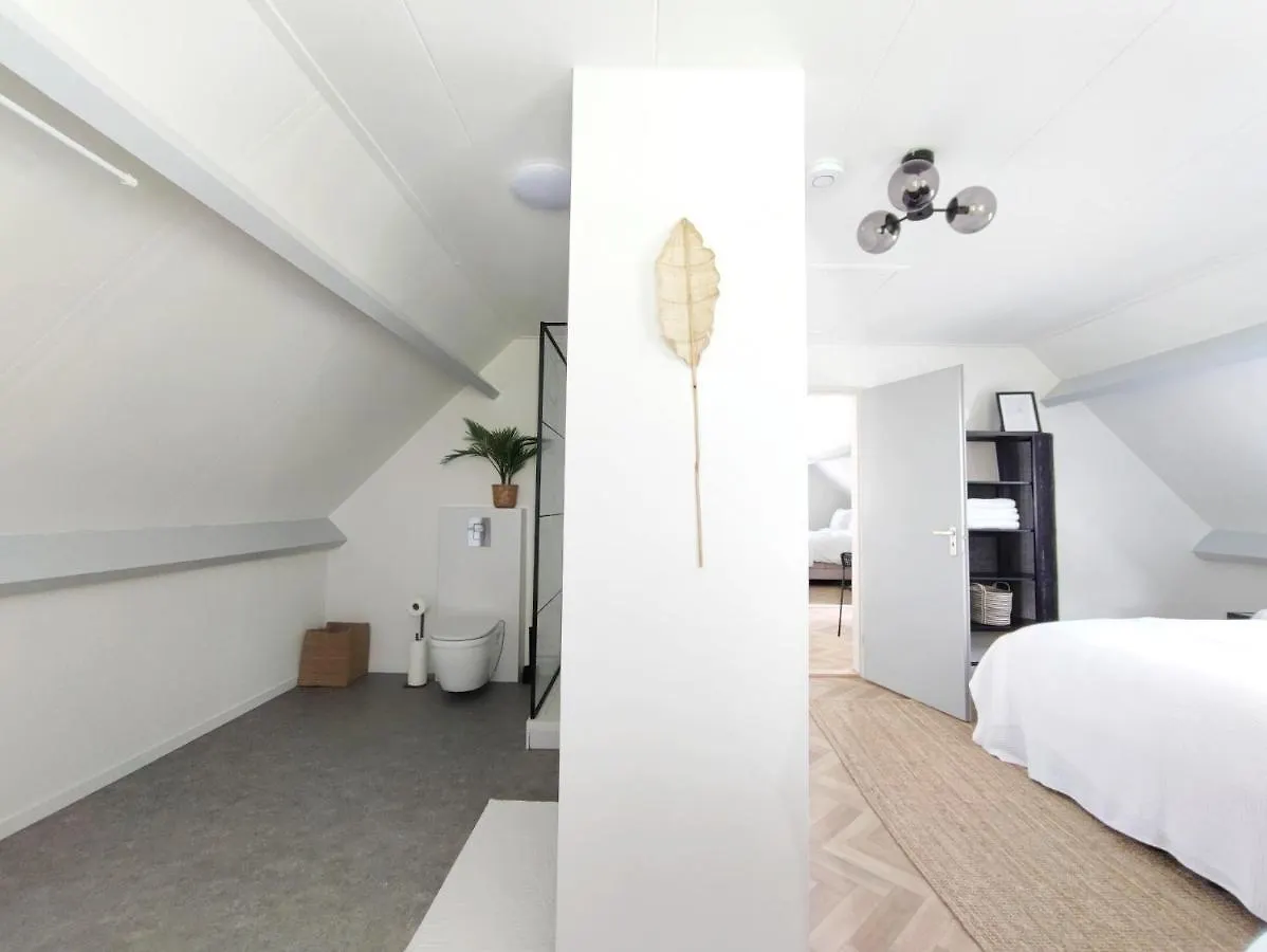 Guest house Guesthouse At The Amstel River With 2Br 2Ba And Garden Amstelveen