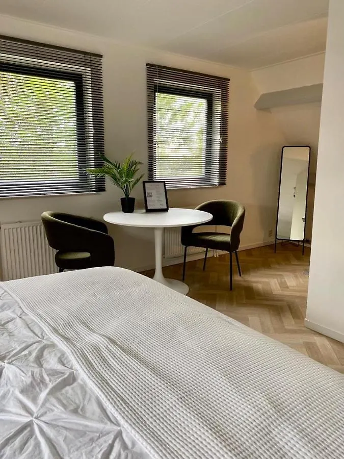 Guesthouse At The Amstel River With 2Br 2Ba And Garden Amstelveen Guest house